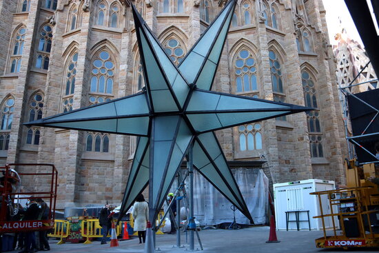 The star that will be placed on top of the Sagrada Família's Virgin Mary tower (by Pau Cortina)